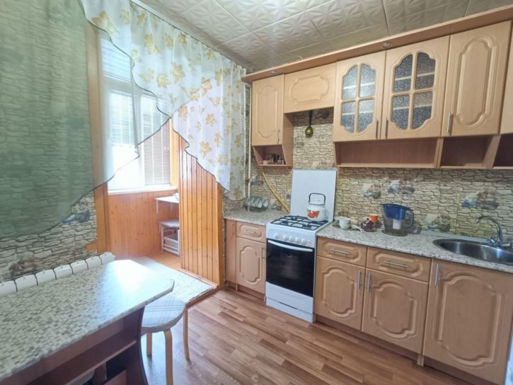 2-комн квартира Железнодорожников ул, 15