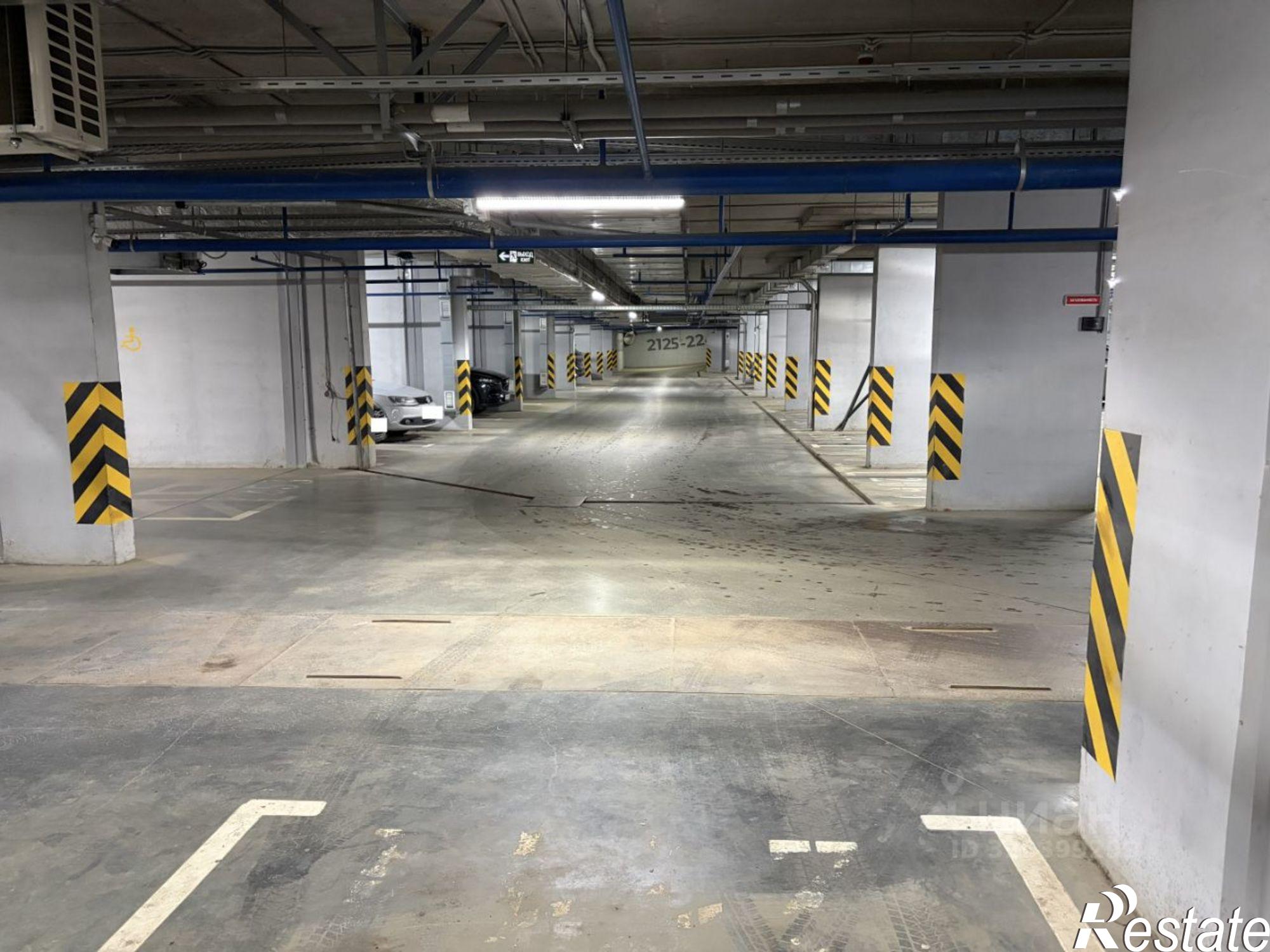 Купить гараж, место в паркинге за 2 350 010 рублей на ул Короленко, 28Б
