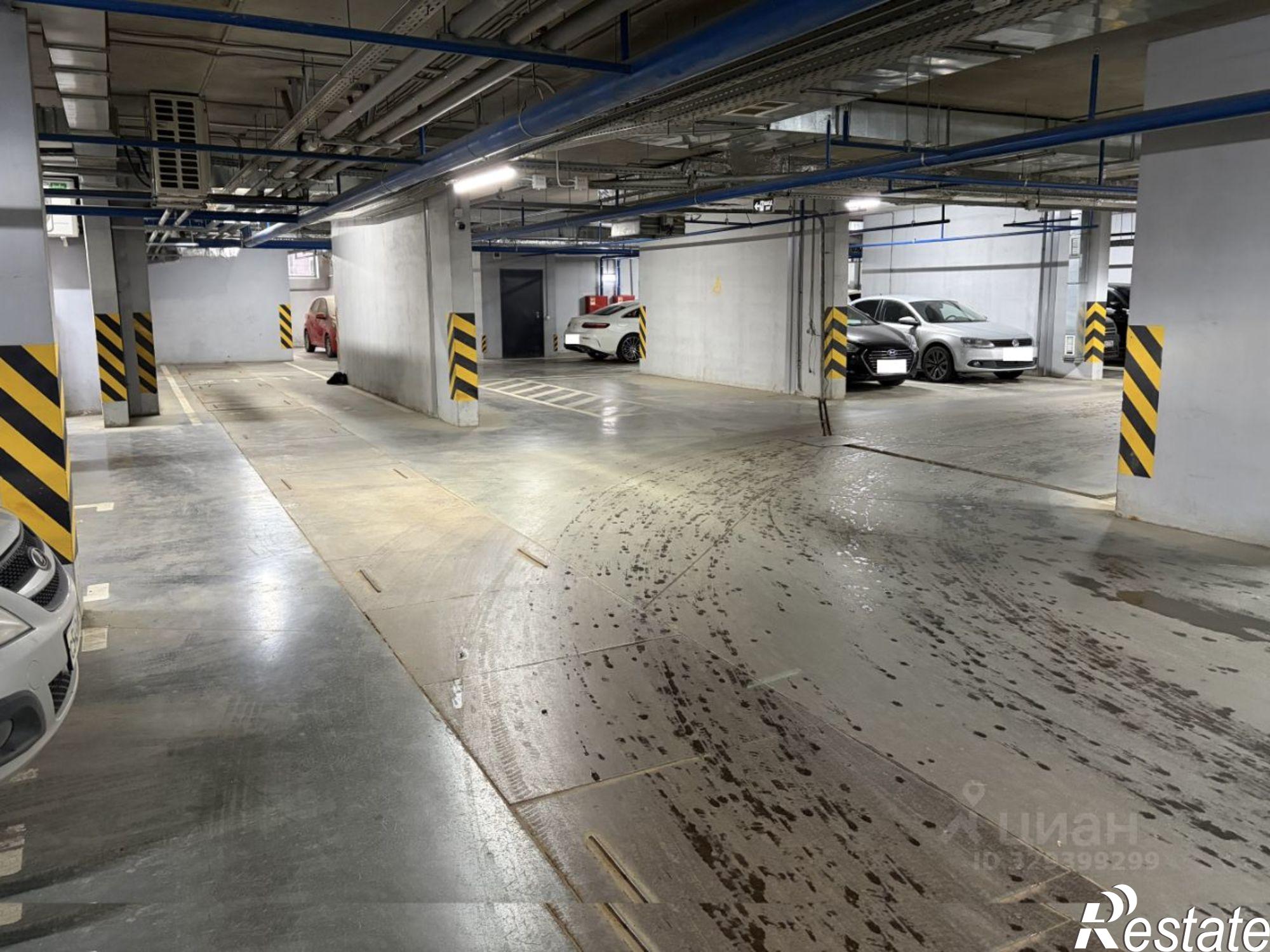 Купить гараж, место в паркинге за 2 350 010 рублей на ул Короленко, 28Б