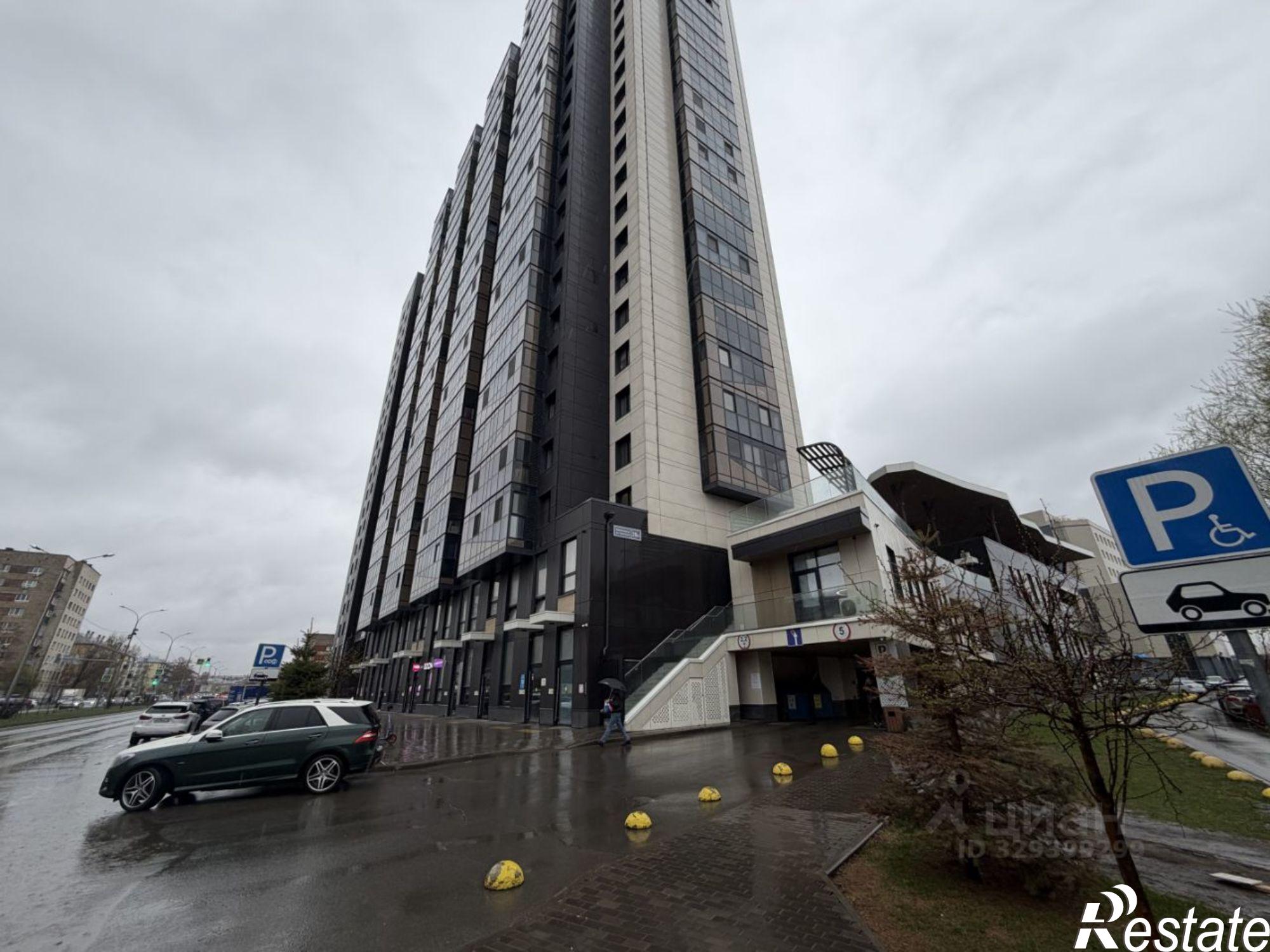 Купить гараж, место в паркинге за 2 350 010 рублей на ул Короленко, 28Б
