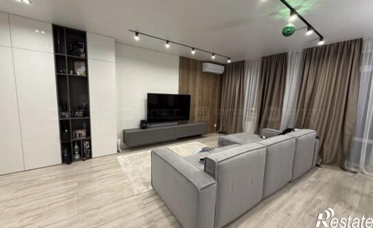 3-комн квартира улица Короленко, 28Б,  д. 28Б