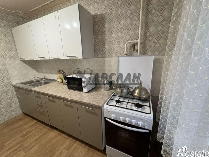 3-комн квартира улица Юлиуса Фучика, 107,  д. 107