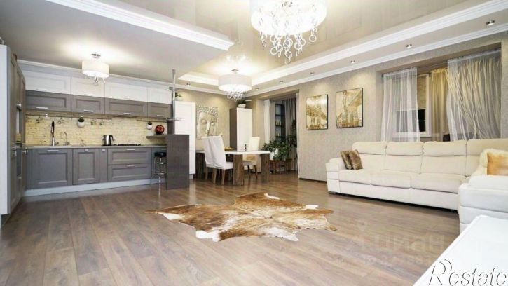 4-комн квартира ул Адоратского, 2,  д. 2