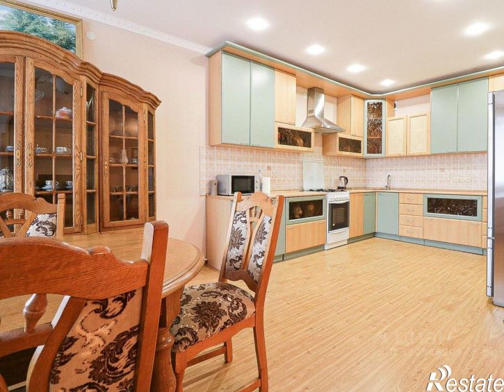 3-комн квартира улица Лейтенанта Шмидта, 8,  д. 8