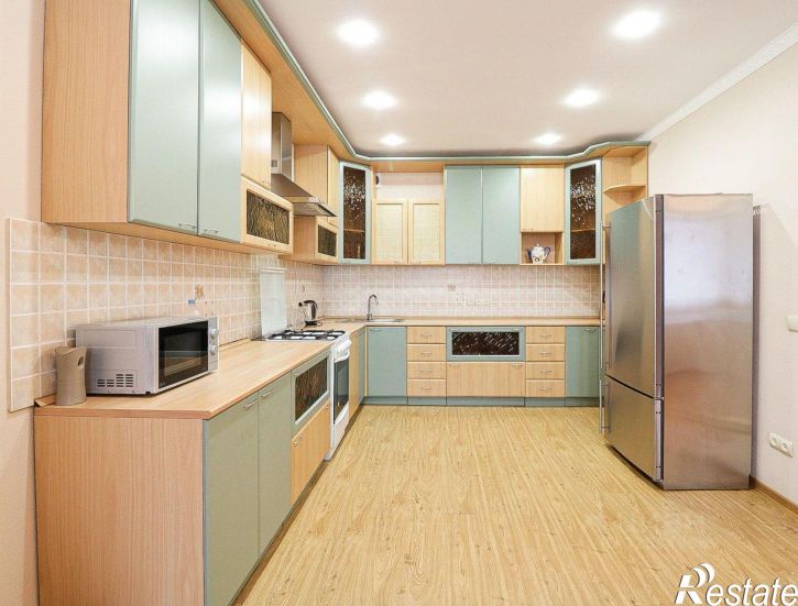 3-комн квартира улица Лейтенанта Шмидта, 8,  д. 8