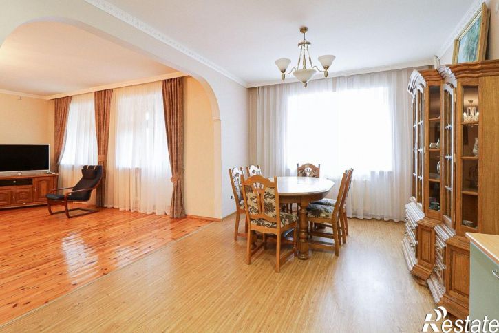 3-комн квартира улица Лейтенанта Шмидта, 8,  д. 8