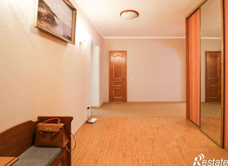 3-комн квартира улица Лейтенанта Шмидта, 8,  д. 8