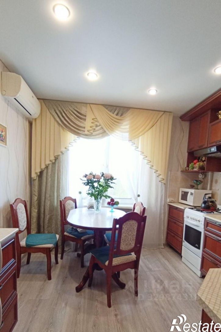2-комн квартира улица Юлиуса Фучика, 44,  д. 44