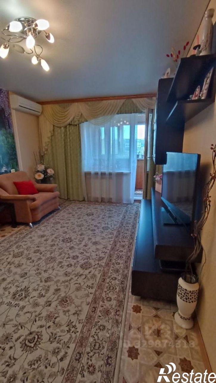 2-комн квартира улица Юлиуса Фучика, 44,  д. 44