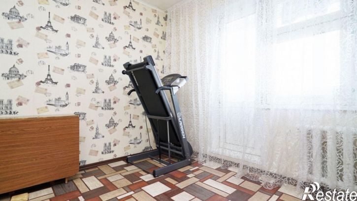 4-комн квартира проспект Победы, 140,  д. 140