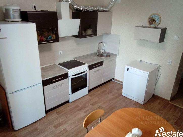 3-комн квартира улица Рашида Нежметдинова, 11 к2,  д. 11 к2