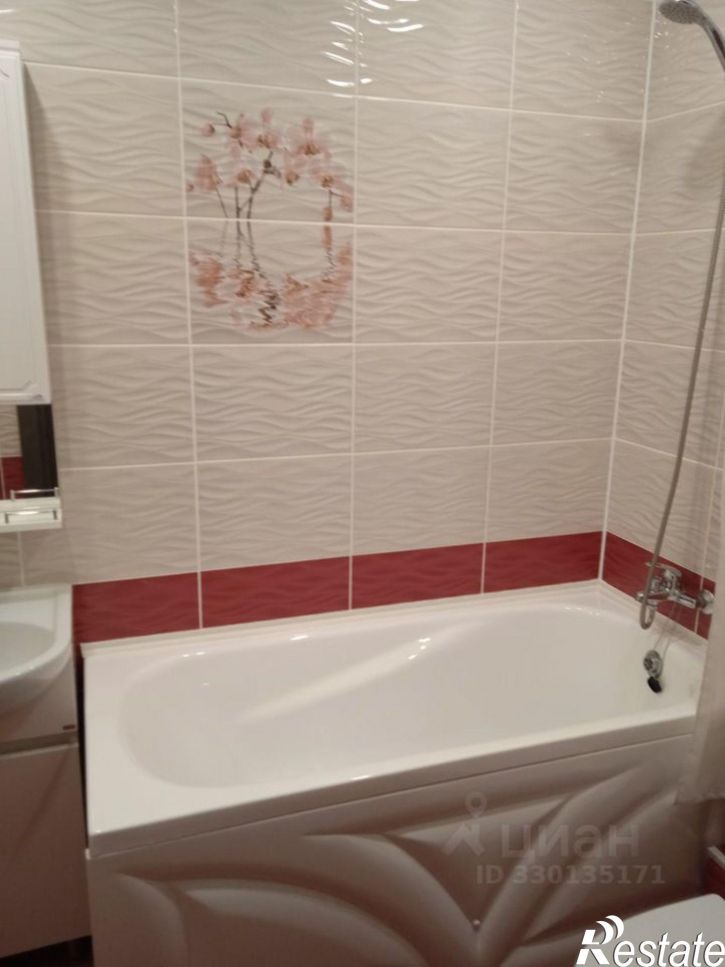 3-комн квартира улица Рашида Нежметдинова, 11 к2,  д. 11 к2