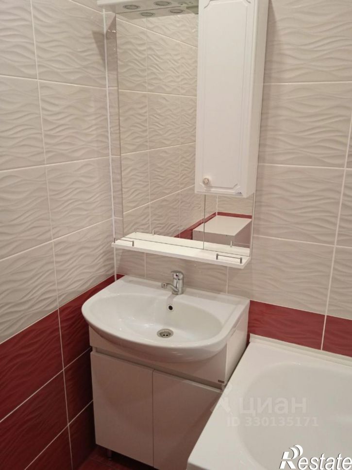 3-комн квартира улица Рашида Нежметдинова, 11 к2,  д. 11 к2