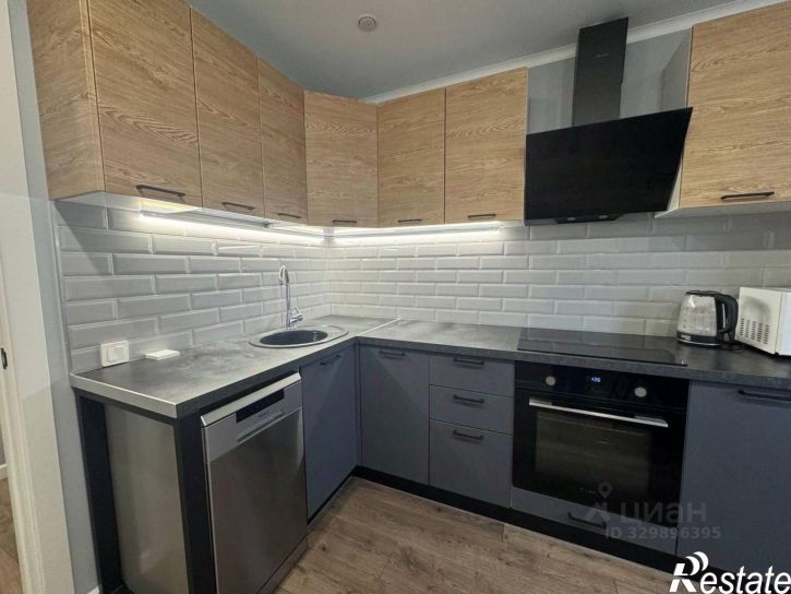2-комн квартира ул Александра Курынова, 4 3,  д. 4 3,  к. 3