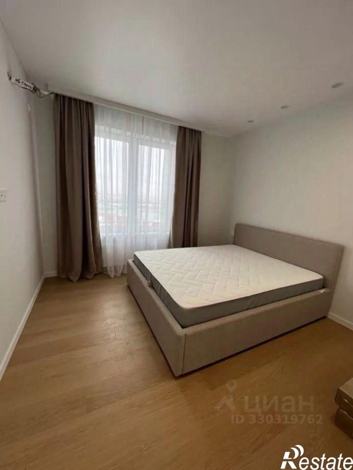 2-комн квартира улица Аделя Кутуя, 100,  д. 100