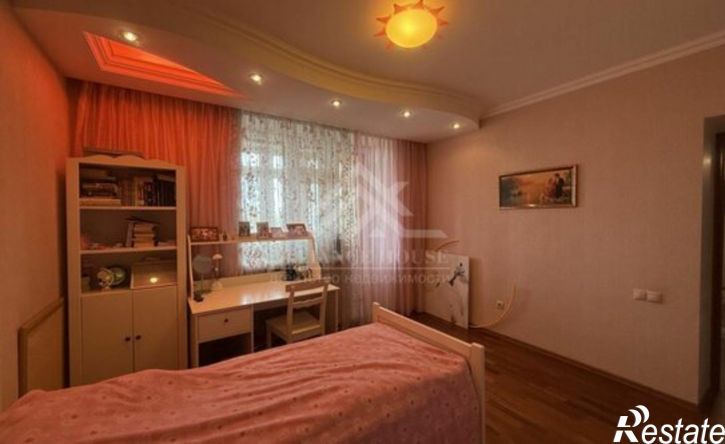 4-комн квартира ул Космонавтов, 39Б,  д. 39Б