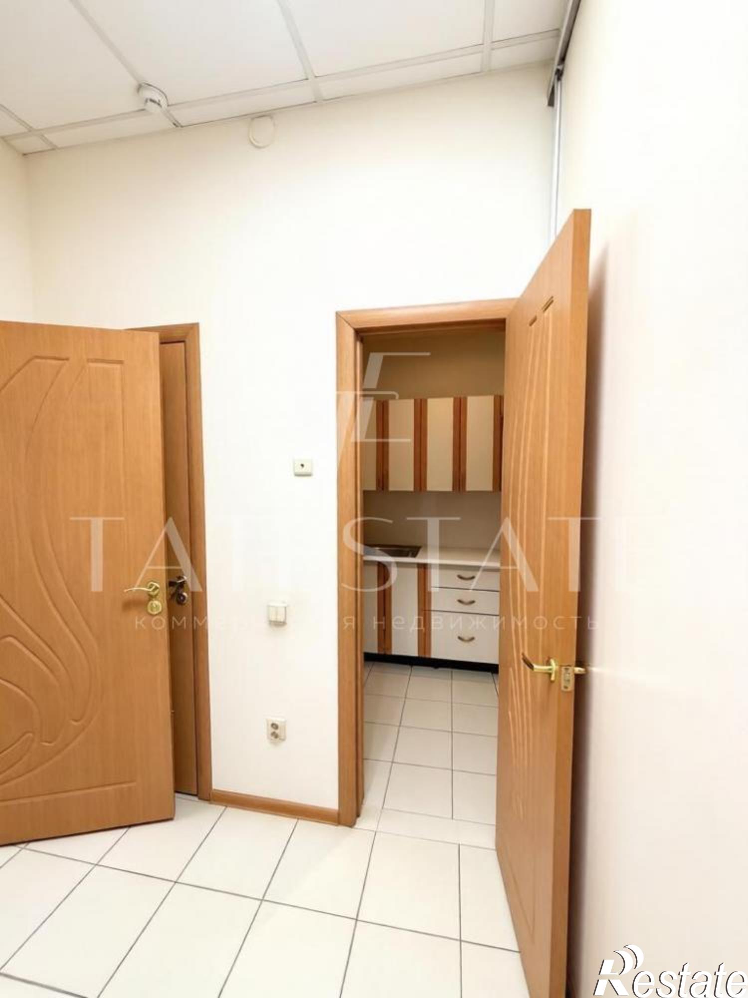 Купить офис, помещение под офис за 20 000 000 рублей на улица Юлиуса Фучика, 115