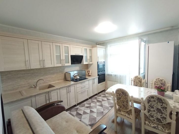 1-комн квартира Бирюзовая ул, 8