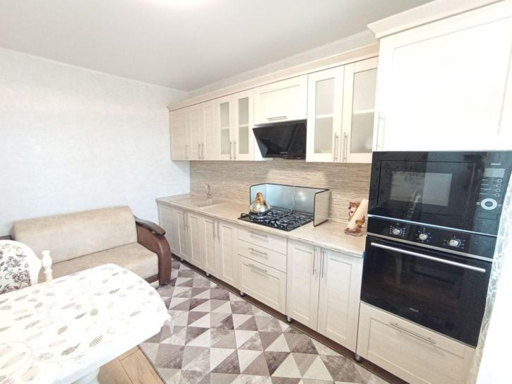 1-комн квартира Бирюзовая ул, 8
