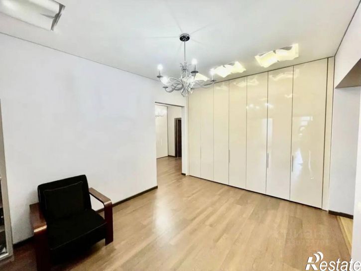 4-комн квартира улица Тельмана, 23,  д. 23