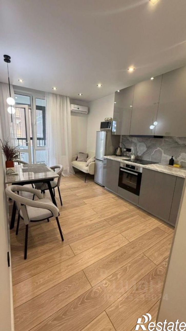 2-комн квартира улица Аделя Кутуя, 100,  д. 100