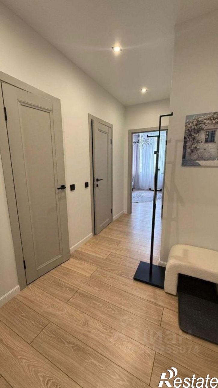 2-комн квартира улица Аделя Кутуя, 100,  д. 100