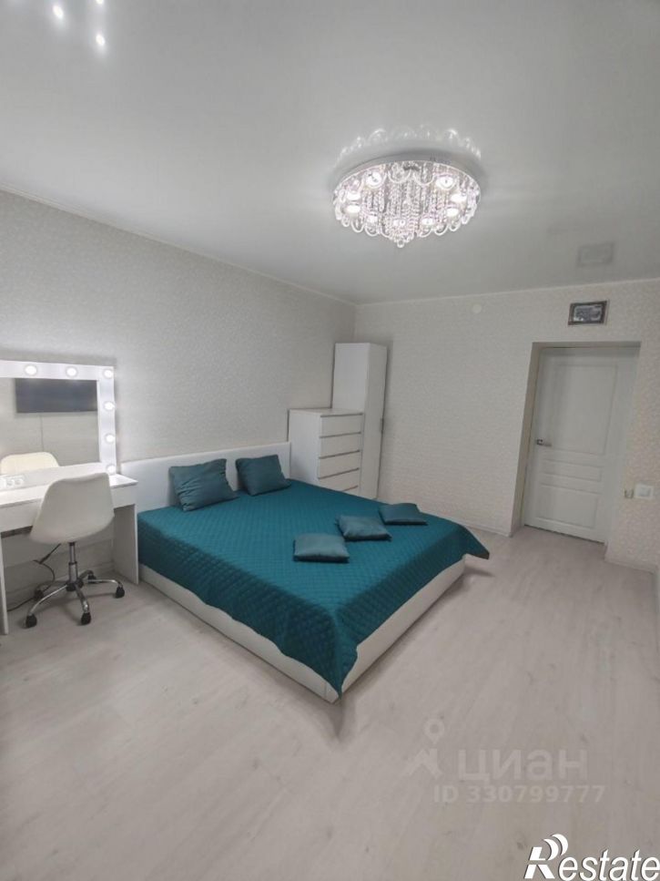 3-комн квартира ул Адоратского, 4,  д. 4