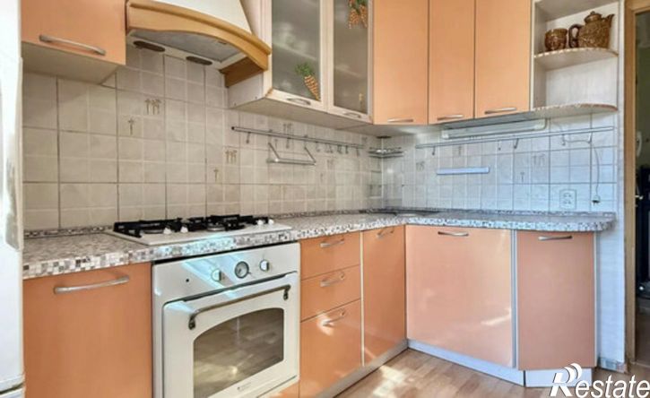 3-комн квартира ул Адоратского, 27,  д. 27