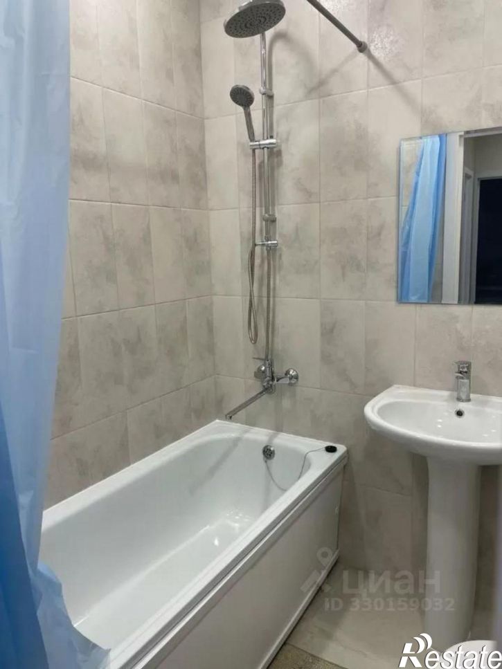 2-комн квартира улица Рашида Нежметдинова, 11 к3,  д. 11 к3
