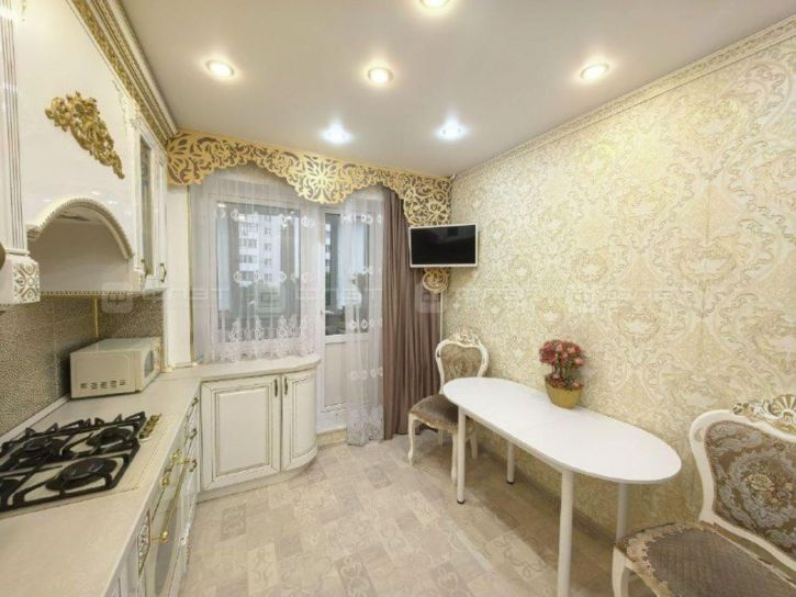 3-комн квартира пр. Победы, дом 76