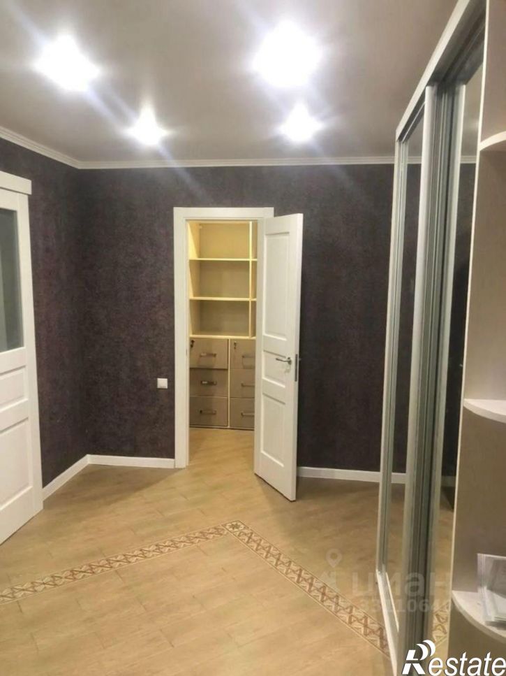 2-комн квартира пр-кт Победы, 100,  д. 100