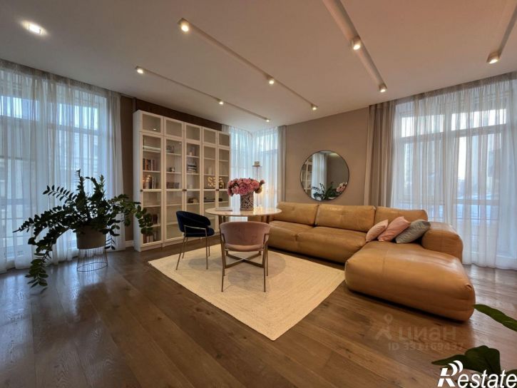 2-комн квартира улица Павлюхина, 102А,  д. 102А