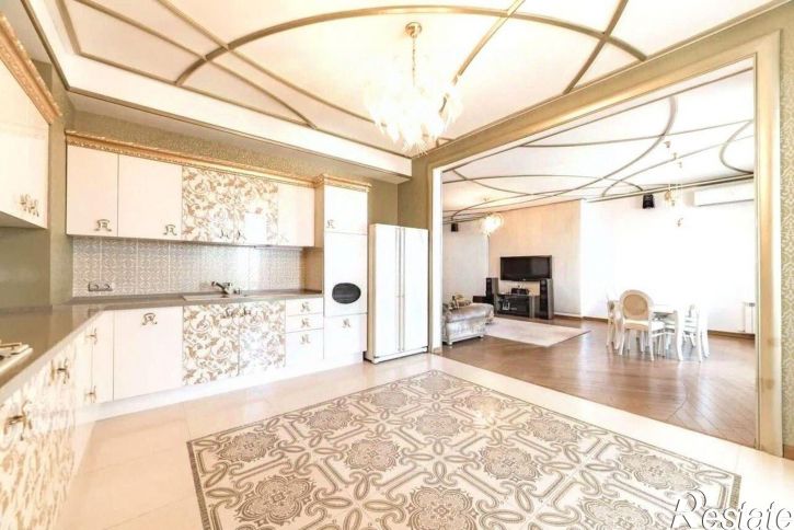 4-комн квартира ул Касаткина, 20а,  д. 20а