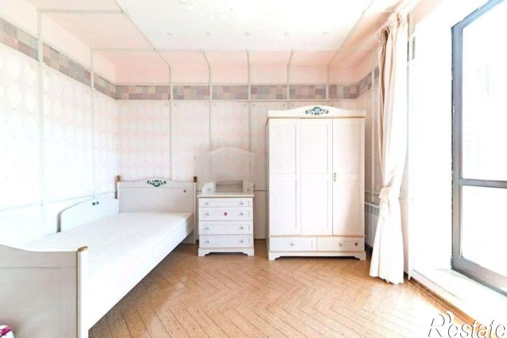 4-комн квартира ул Касаткина, 20а,  д. 20а