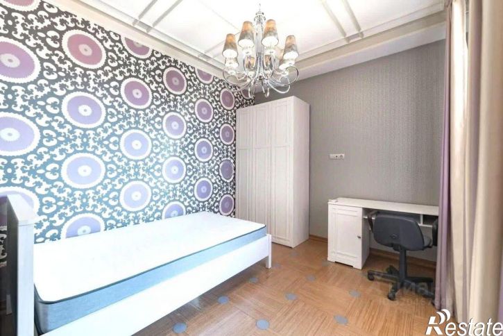 4-комн квартира ул Касаткина, 20а,  д. 20а