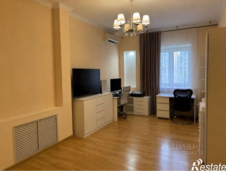 3-комн квартира ул Адоратского, 1,  д. 1