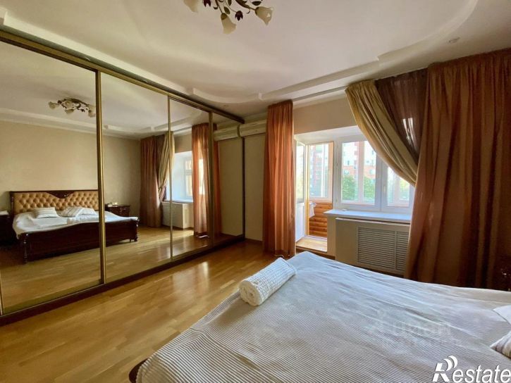 3-комн квартира улица Туфана Миннуллина, 8В/15,  д. 8В/15