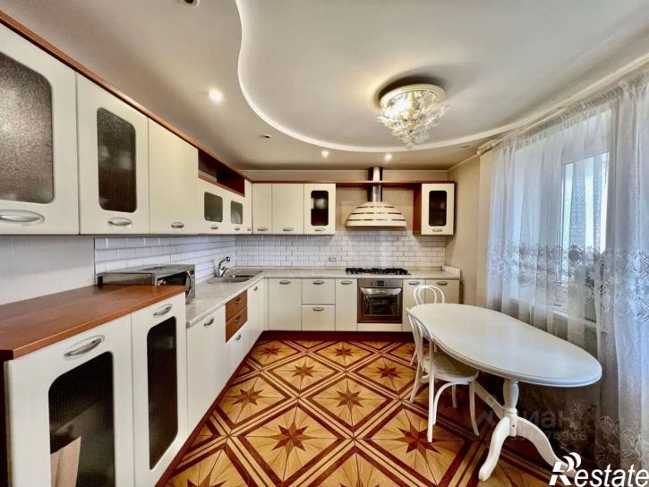 4-комн квартира ул Чистопольская, 10/8,  д. 10/8