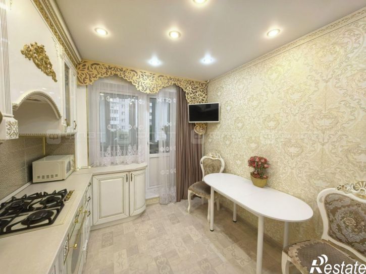 3-комн квартира пр. Победы, дом 76