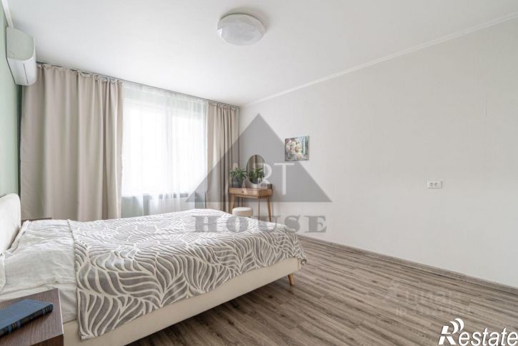2-комн квартира улица Александра Курынова, 10 к2,  д. 10 к2
