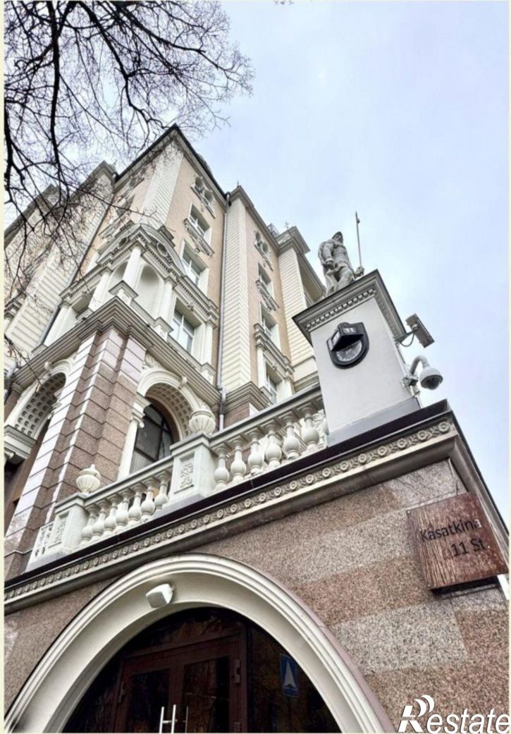 4-комн квартира улица Касаткина, 11,  д. 11