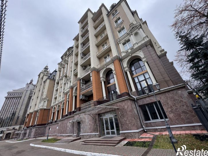 4-комн квартира улица Касаткина, 11,  д. 11