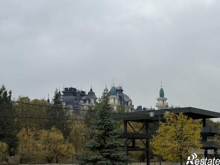 4-комн квартира улица Касаткина, 11,  д. 11