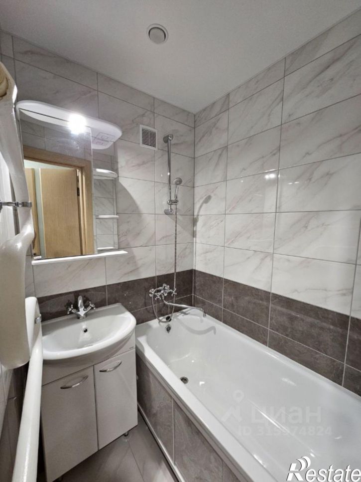 3-комн квартира ул Павлюхина, 122,  д. 122