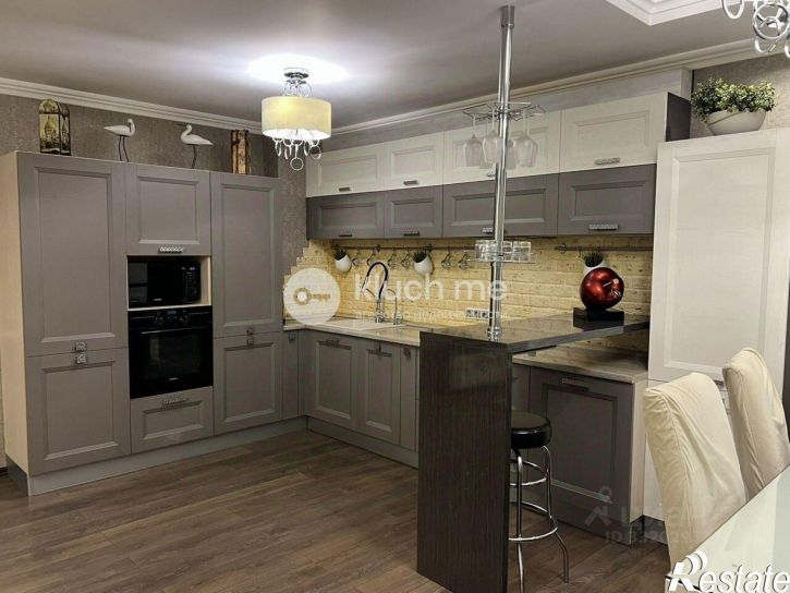 4-комн квартира ул Адоратского, 2,  д. 2