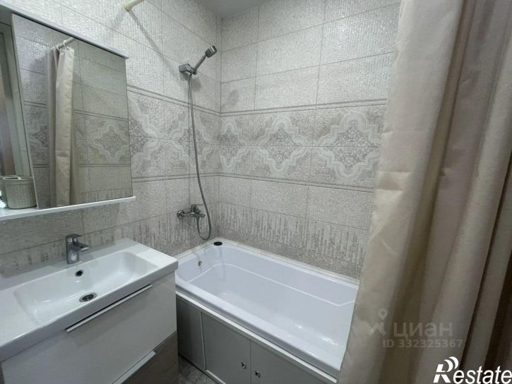 2-комн квартира ул Рауиса Гареева, 111 1,  д. 111 1,  к. 1
