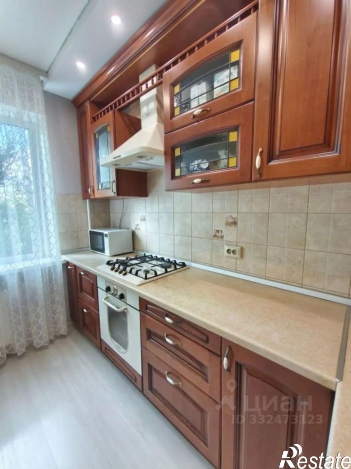 3-комн квартира ул Адоратского, 37,  д. 37