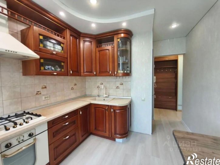3-комн квартира ул Адоратского, 37,  д. 37