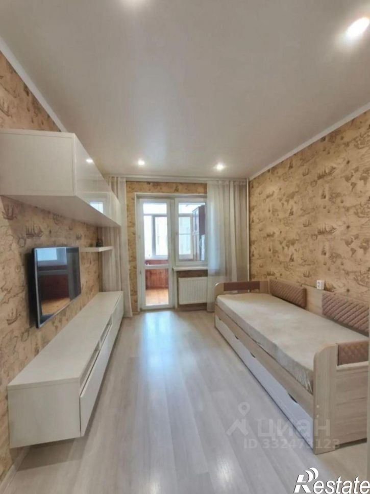 3-комн квартира ул Адоратского, 37,  д. 37
