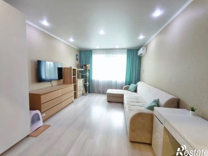 3-комн квартира ул Адоратского, 37,  д. 37